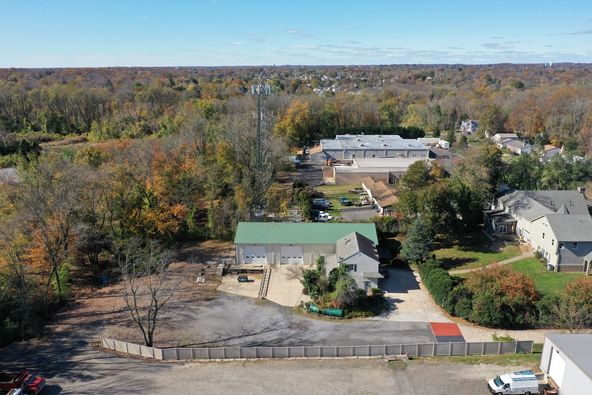 Free Standing Warehouse/Flex Space Opportunity : 139 Zimmerman Ln, Langhorne, PA 19047
